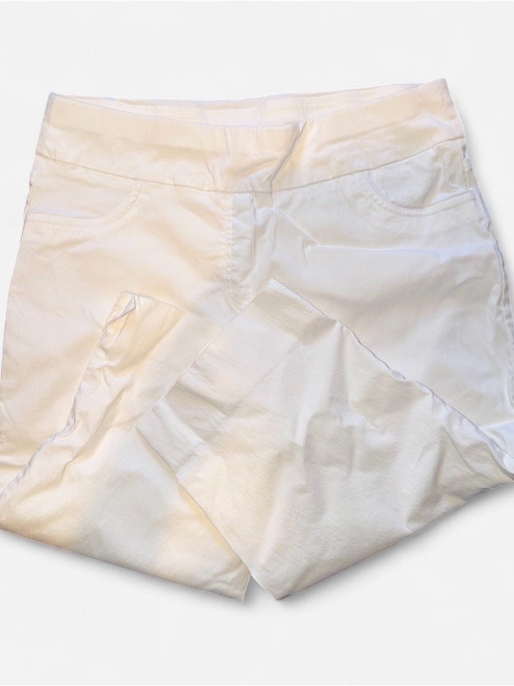 Women’s White Stretch Pull-On Capris